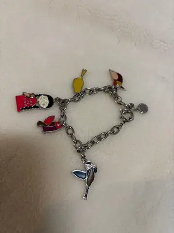 MARC JACOBS 실버 참 포함 팔찌