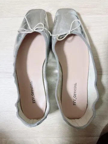 IVY_OFFICIAL 실버 발레 슈즈