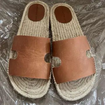 TOMORROWLAND 에스파 소르 가죽 샌들