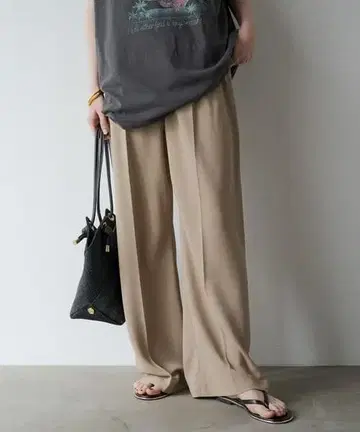 새상품급 LOUNGEDRESS 바이아스 이지 와이드 팬츠