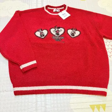 MD HEART 디즈니 x moussy 미니 자수 빨간색 니트 스웨터