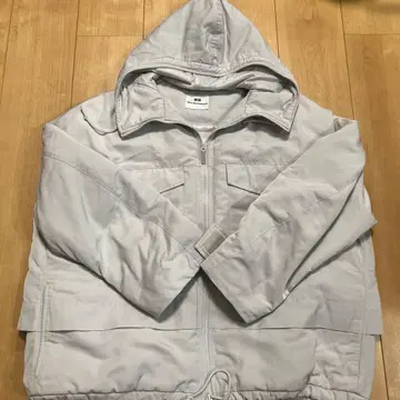 유니클로 화이트 마운티니어링 다운 파카 M