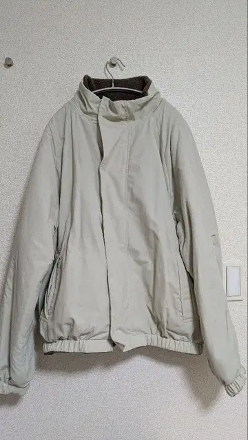 라이트 그레이 다운 자켓