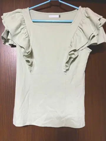 overE 더블 프릴 티셔츠 상의