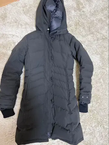Canada Goose 블랙 다운 자켓 후드 부착