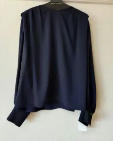 noble 에스테 더블 크로스 크루넥 블라우스