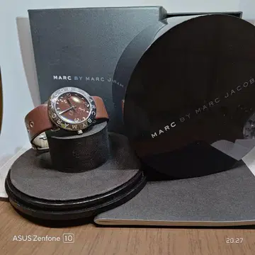 마크제이콥스 손목시계 브라운 계열 박스 포함