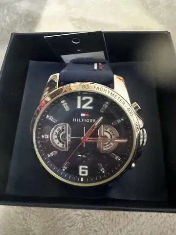 TOMMY HILFIGER 네이비 시계 모델