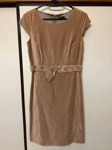 TOCCA 반팔 무릎 기장 원피스 사이즈 2 베이지