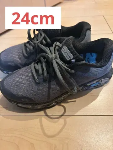 언더아머 HOVR 그레이 스니커즈 언더아머