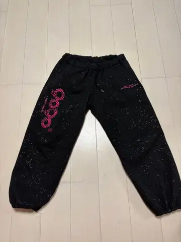 스파클 가공 블랙 조거 팬츠