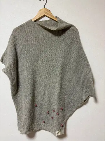 WafflishWaffle 그레이 판초 꽃 자수