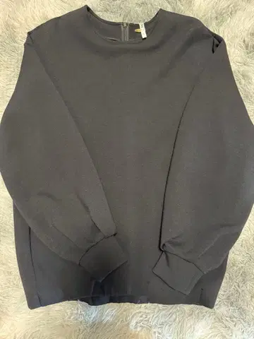 뮤즈 블랙 라운드넥 긴팔 트레이닝복