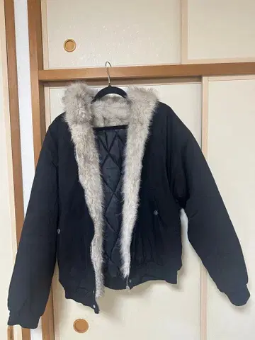 퍼 후드 블랙 점퍼