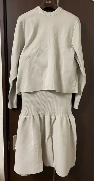 새상품 미라 오웬 니트 스커트 셋업 IV