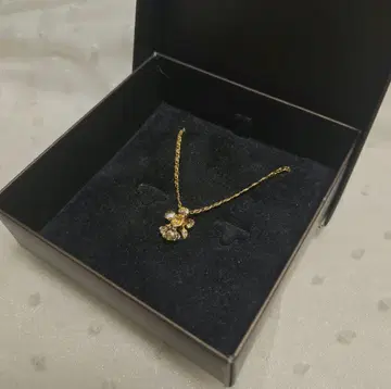 싱가포르 RISIS 미사용 골드 백합꽃 모티브 목걸이