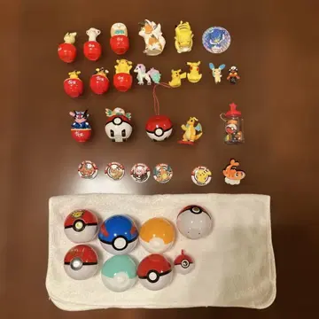 포켓몬 피규어와 공 세트