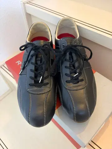 뫼버스 스니커즈