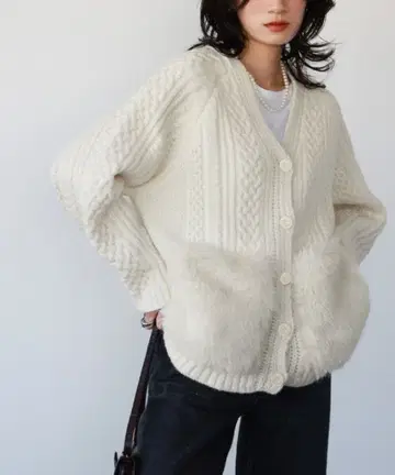 [VERY 게재] ELFRNK 퍼 포켓 부착 V넥 니트 가디건 새상품급