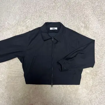 GOAT ESSENCE 블랙 숏 자켓