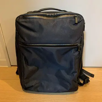 심플한 블랙 비즈니스 백팩