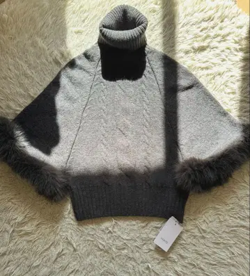 판초 실루엣 귀여운 퍼 달린 터틀 니트