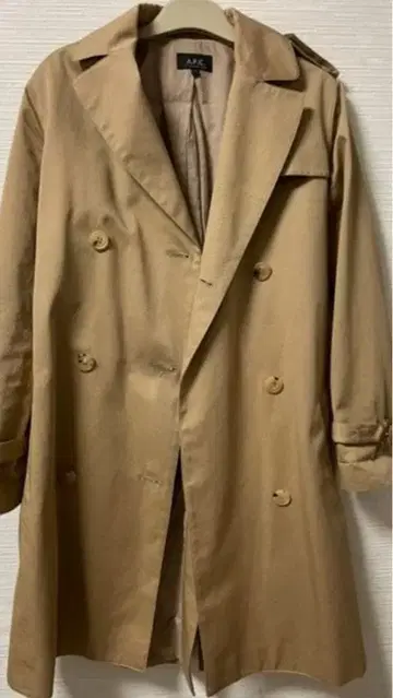 [ A.P.C. ] 의 트렌치코트