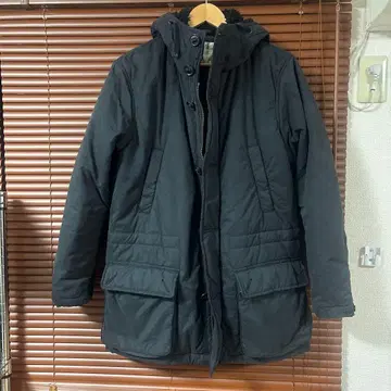 ELABORATED DETAIL 블랙 다운 자켓 M 사이즈