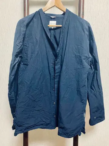 네이비 버튼업 셔츠