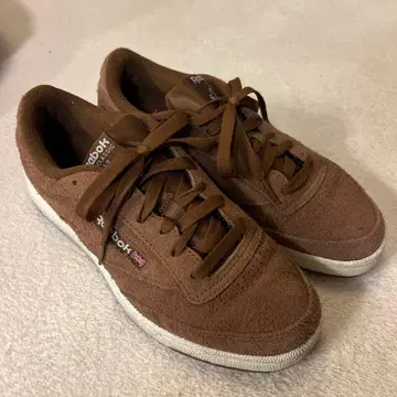 리복 브라운 스웨이드 스니커즈