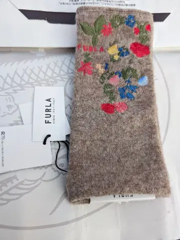 FURLA 꽃무늬 자수 장갑 코쿤 램스울