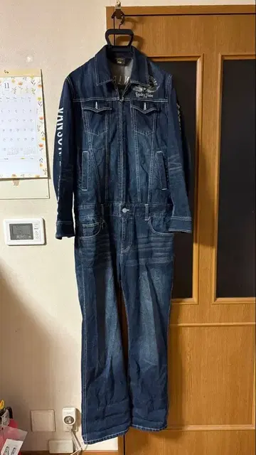 vanson 다크 데님 오버롤 새상품급, 밑단에 약간의 데미지 있음