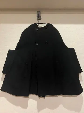 PAUL&JOE 블랙 후드 부착 리본 케이프 코트