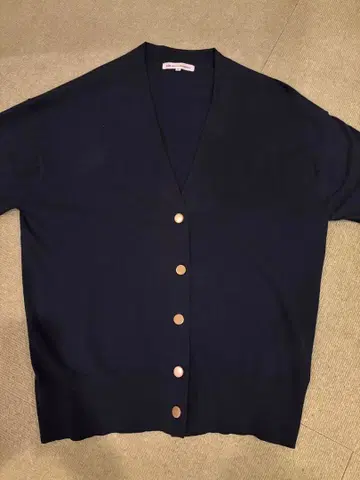 [ 23구 ] 텐셀 V넥 골드 버튼 워셔블 가디건 네이비