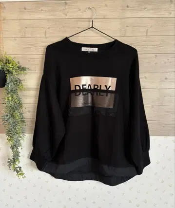 택 포함 새상품 in field 호일 프린트 풀오버