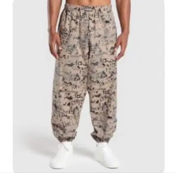 컨디션 최상 GYMSHARK 카모 패턴 카고 팬츠 L 사이즈