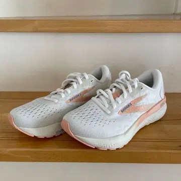 BROOKS 러닝화 화이트/핑크