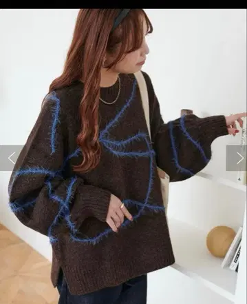 브라운 파란색 라인 벌룬 슬리브 니트 discoat