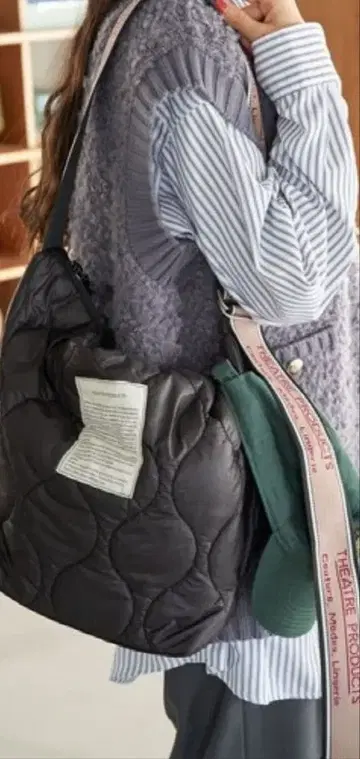 THEATRE PRODUCTS 빅 퀼팅 숄더백