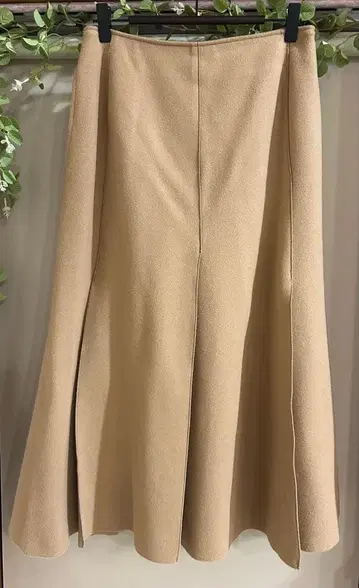 SHIPS any: 에어 니들 턱 미디 스커트