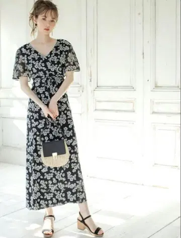 [ 미사용 새상품 ] 리본 포함 카슈쿨 꽃무늬 원피스