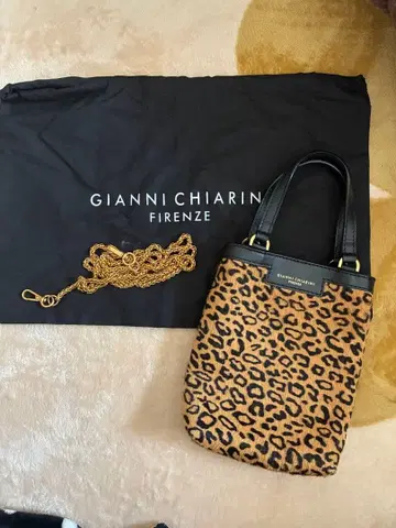 잔니 키아리 레오파드 무늬 송치 숄더백