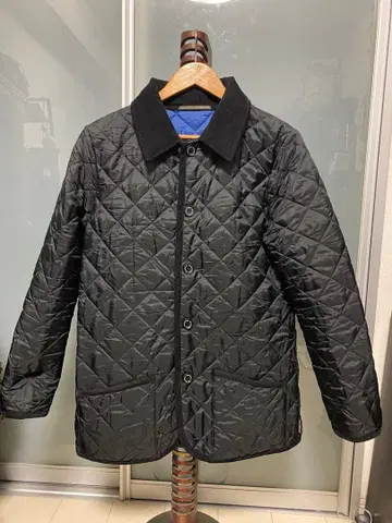 블랙 퀼팅 자켓 노카라