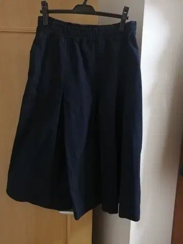 MHL. 스테디셀러 두꺼운 원단 코튼 스커트 네이비 사이즈 III