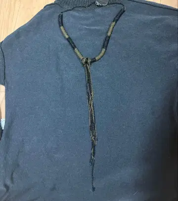 롱 목걸이 블랙과 금 스트라이프 도서 오늘 500엔 할인 있음