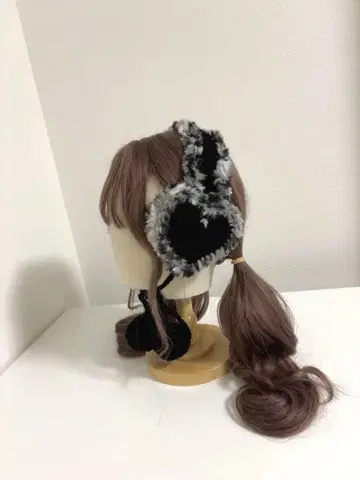 하트 귀도리 모노톤 블랙 핸드메이드 귀도리 스노우 레오파드