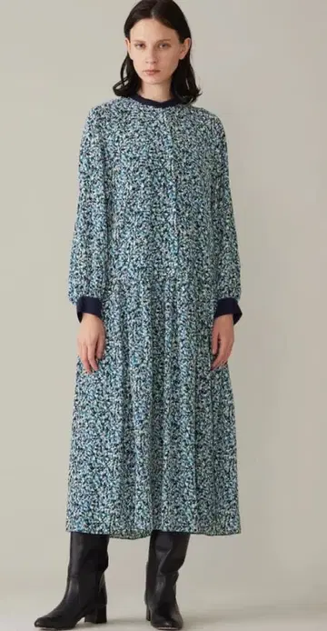 자유구 블루 계열 꽃무늬 긴팔 원피스