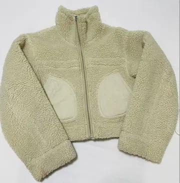 크림색 플리스 자켓