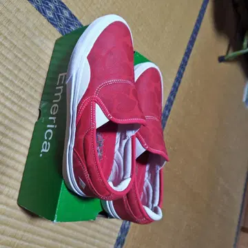 Emerica 레드 슬립온 스니커즈