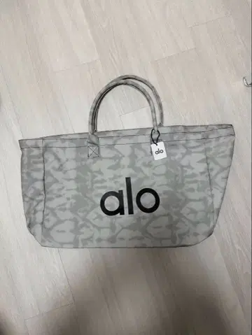 alo 타이 다이 패턴 빅 토트백